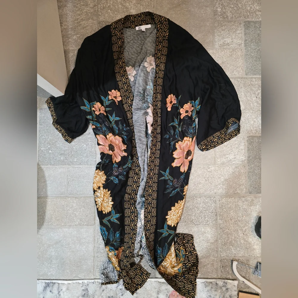 DR2 NWOT Floral Kimono Robe Black and Gold Pink Summer Spring Small One Size - Picture 4 of 7